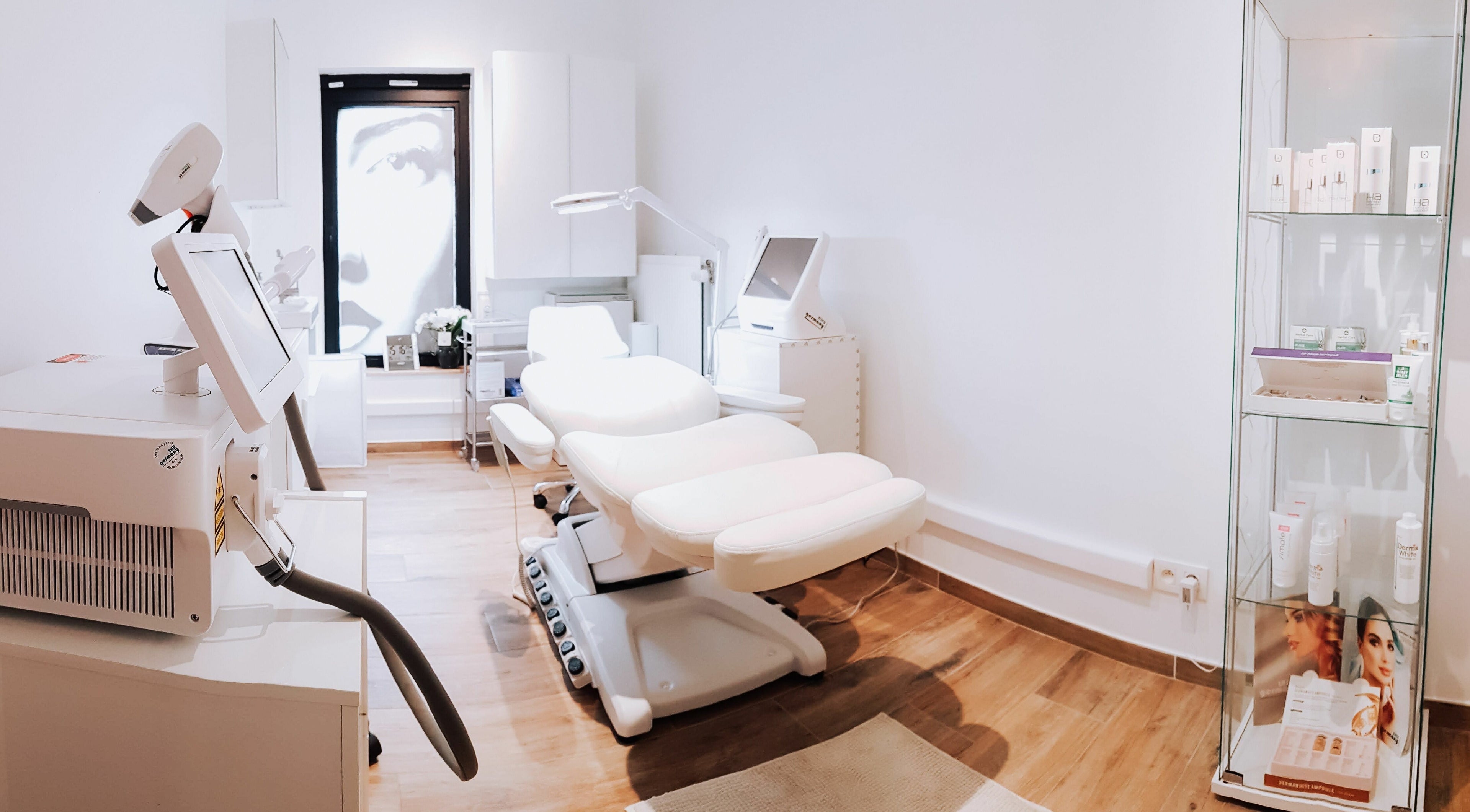 Interieur van luxueuze behandelkamer bij Art Of Beauty Mardanyan in Oudenaarde, Vlaanderen, BE.