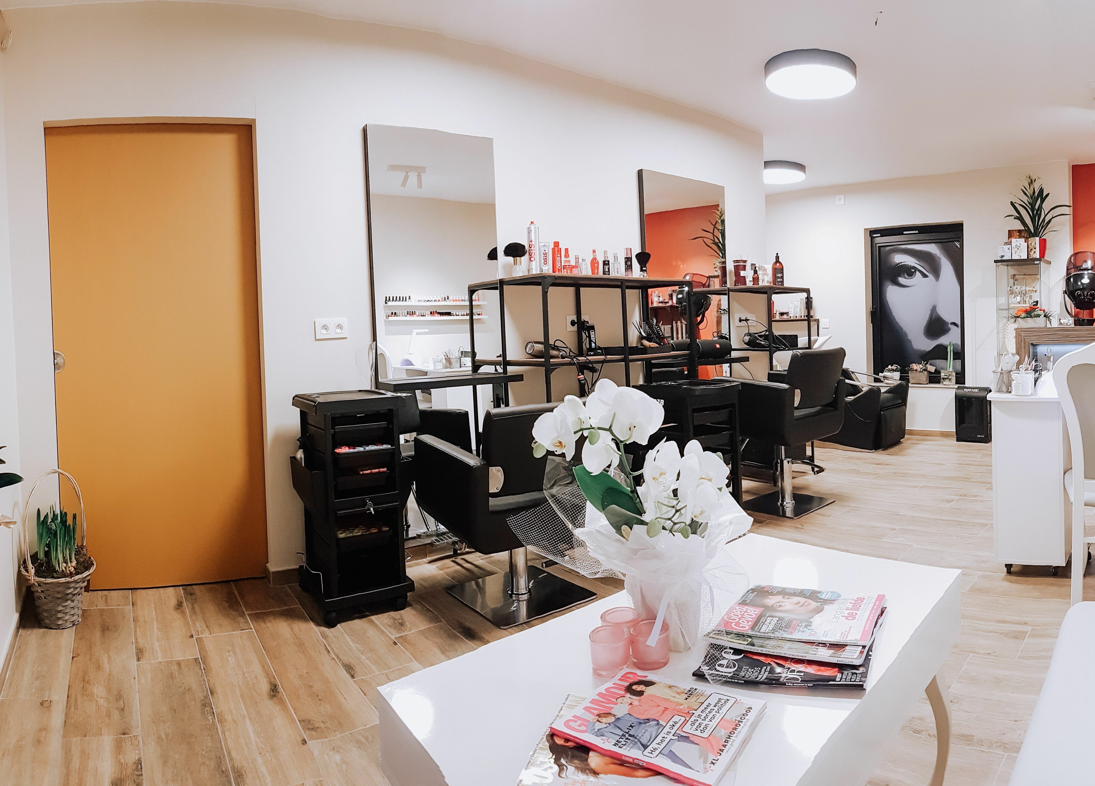 Moderne salon bij Art Of Beauty Mardanyan, Oudenaarde, Vlaanderen, BE met stijlvolle inrichting.