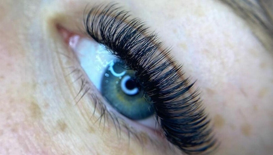 Lash Love Emporium image 1