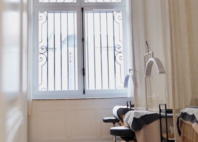 Espace lumineux pour soins de beauté chez Call Me Sweet à Bordeaux, Nouvelle-Aquitaine, FR.