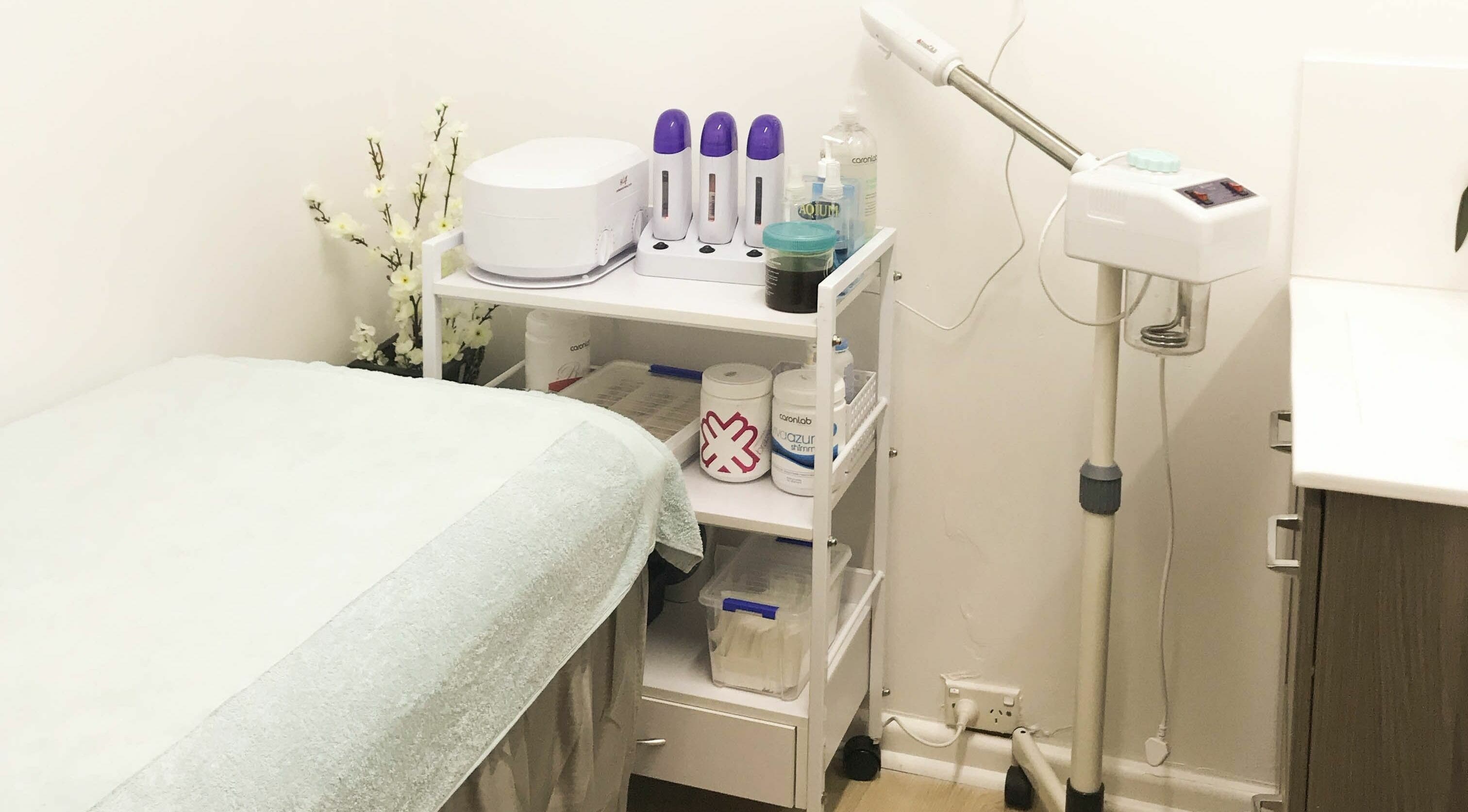 Relaxing treatment room at Kamiya Day Spa, Ashburton, Victoria, AU featuring modern equipment and tranquil decor.