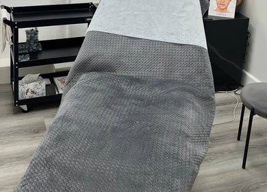 Comfortable treatment bed at Vanish Laser & Skin, Melbourne, Victoria, AU.