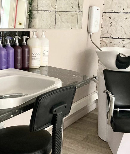 Max Hair Studio image 2