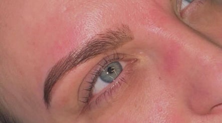 Perfectly shaped brows at Lovelli Lashes Brows and Training in Halfway, England, GB.