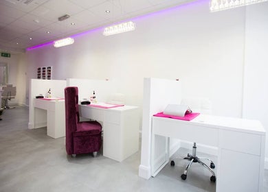 Elegant nail salon interior at Muskaan Nails & Beauty Leicester with stylish pink decor, Leicester, England, GB.