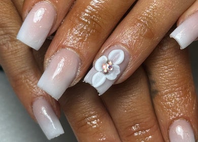 Elegant nails with white floral design at Agi’s Nails, Thurso, Scotland, GB.