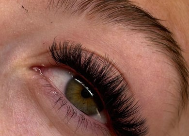 Close-up of eyelash extensions at Agi’s Nails, Thurso, Scotland, GB showcasing detailed lash work.
