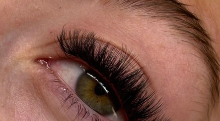 Close-up of eyelash extensions at Agi’s Nails, Thurso, Scotland, GB showcasing detailed lash work.