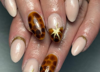 Stylish patterned nails at Agi’s Nails, Thurso, Scotland, GB. Perfect for a glamorous look.