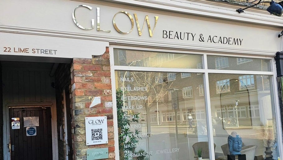 Glow Beauty and Academyの画像：1