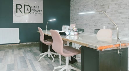 RD Nails & Beauty Clinic image 2