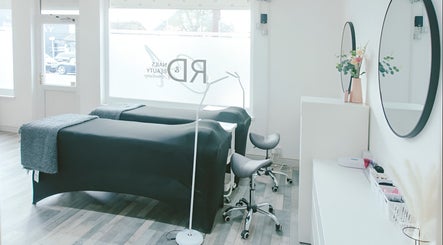 RD Nails & Beauty Clinic image 3