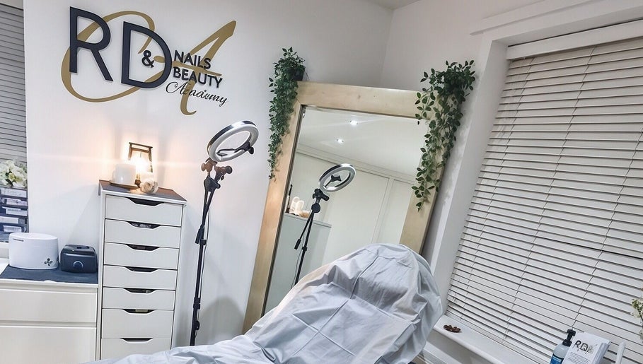 RD Nails & Beauty Clinic image 1