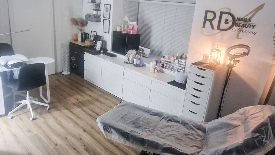 RD Nails & Beauty Clinic image 1