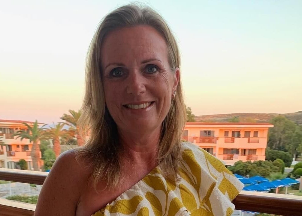 Woman enjoying a sunset view at The 121 Diet by Cambridge Weight Plan with Vanessa, UK, UK, GB.