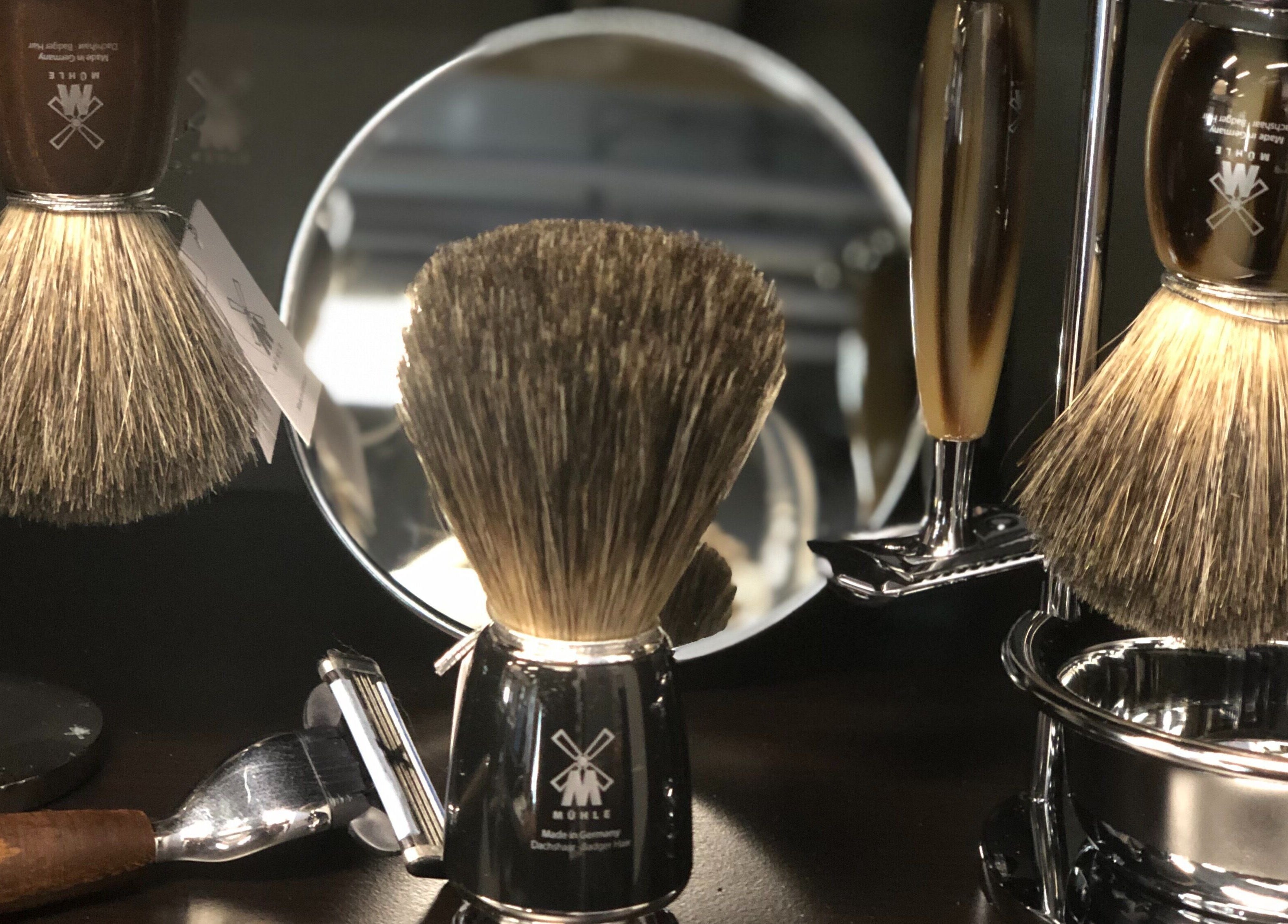 Scheerborstels en scheermes bij John Knipsalon Zuidwijkstraat, Zoetermeer, Zuid-Holland, NL