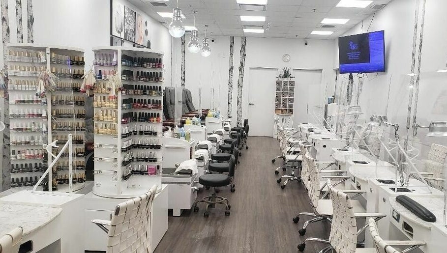 Regal Nails Salon – obraz 1