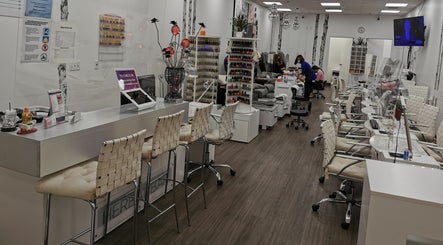 Regal Nails Salon – obraz 2