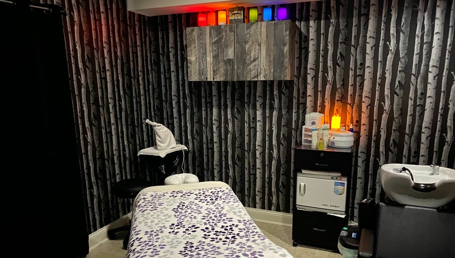 Image de Healing Waters Salon Spa 1