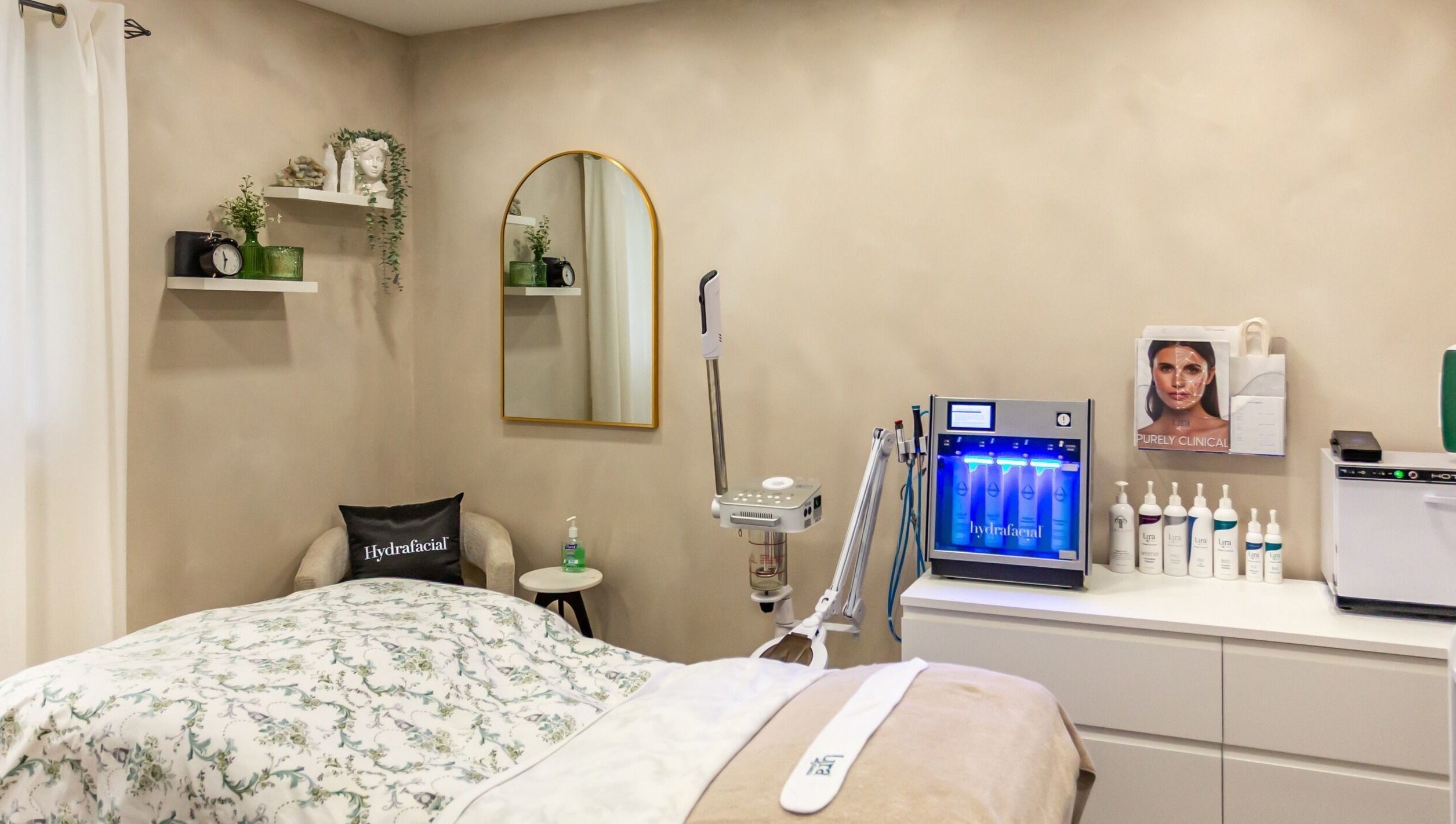 STUDIODERMA spa room in Ottawa, Ontario, CA, featuring a serene skincare setup and modern hydrafacial equipment.