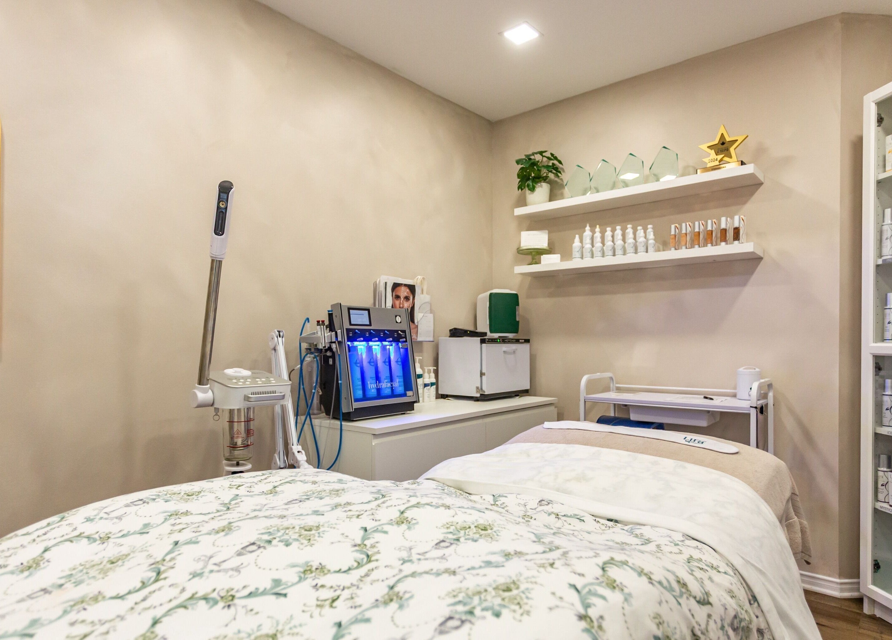 Relaxing treatment room at STUDIODERMA in Ottawa, Ontario, CA featuring serene decor and advanced skincare equipment.