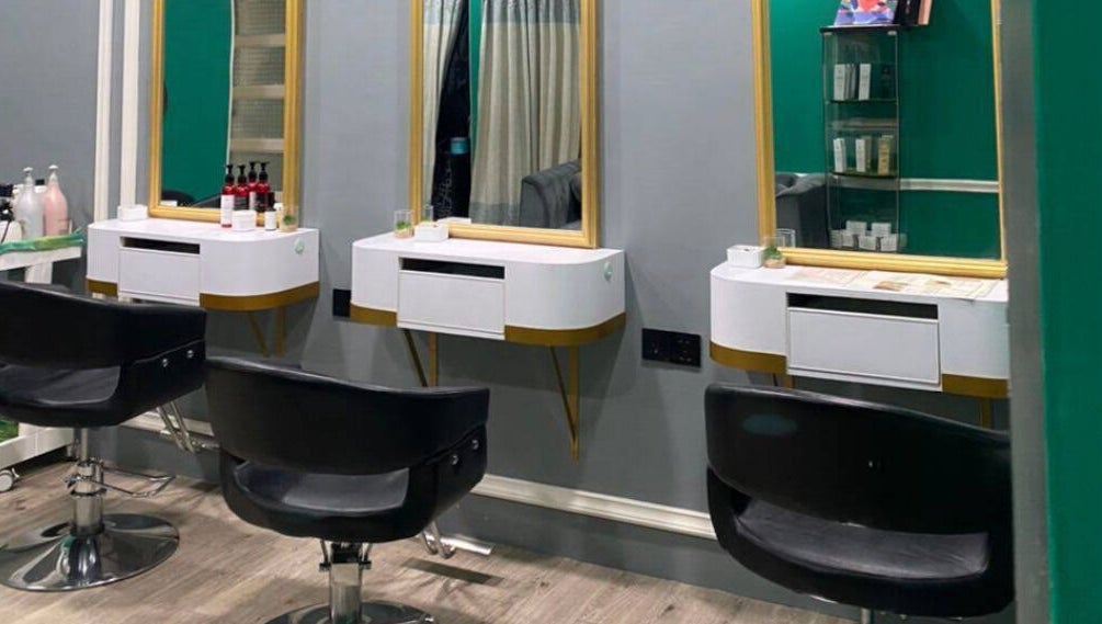 Modern salon chairs and mirrors at Beylla Medispa Klang, Klang, Selangor, MY.