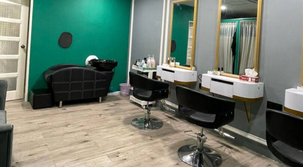 Elegant salon setup at Beylla Medispa Klang, Klang, Selangor, MY showcasing stylish chairs and mirrors.