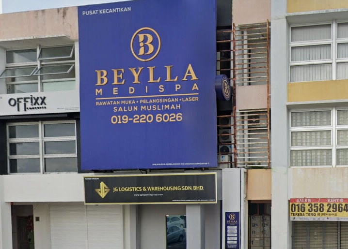 Front view of Beylla Medispa Klang in Klang, Selangor, MY with signage and windows.