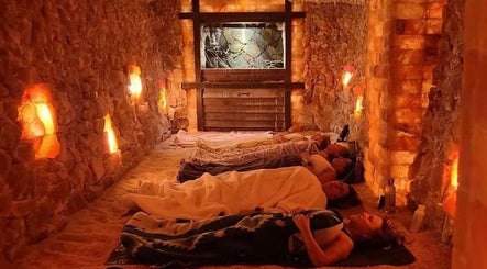 Scorpio's Peace & Polish / Himalayan Healing Salt Cave & Spa – obraz 2