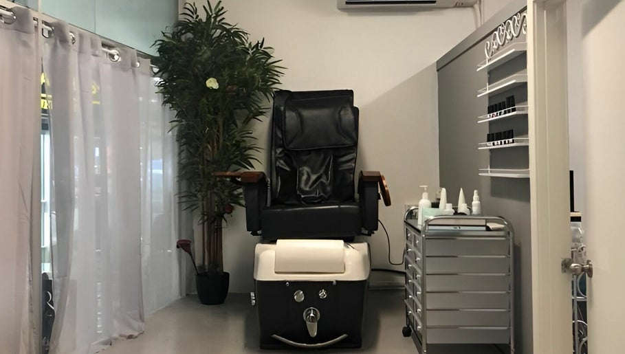 De Luxe Beauty Therapy, bilde 1