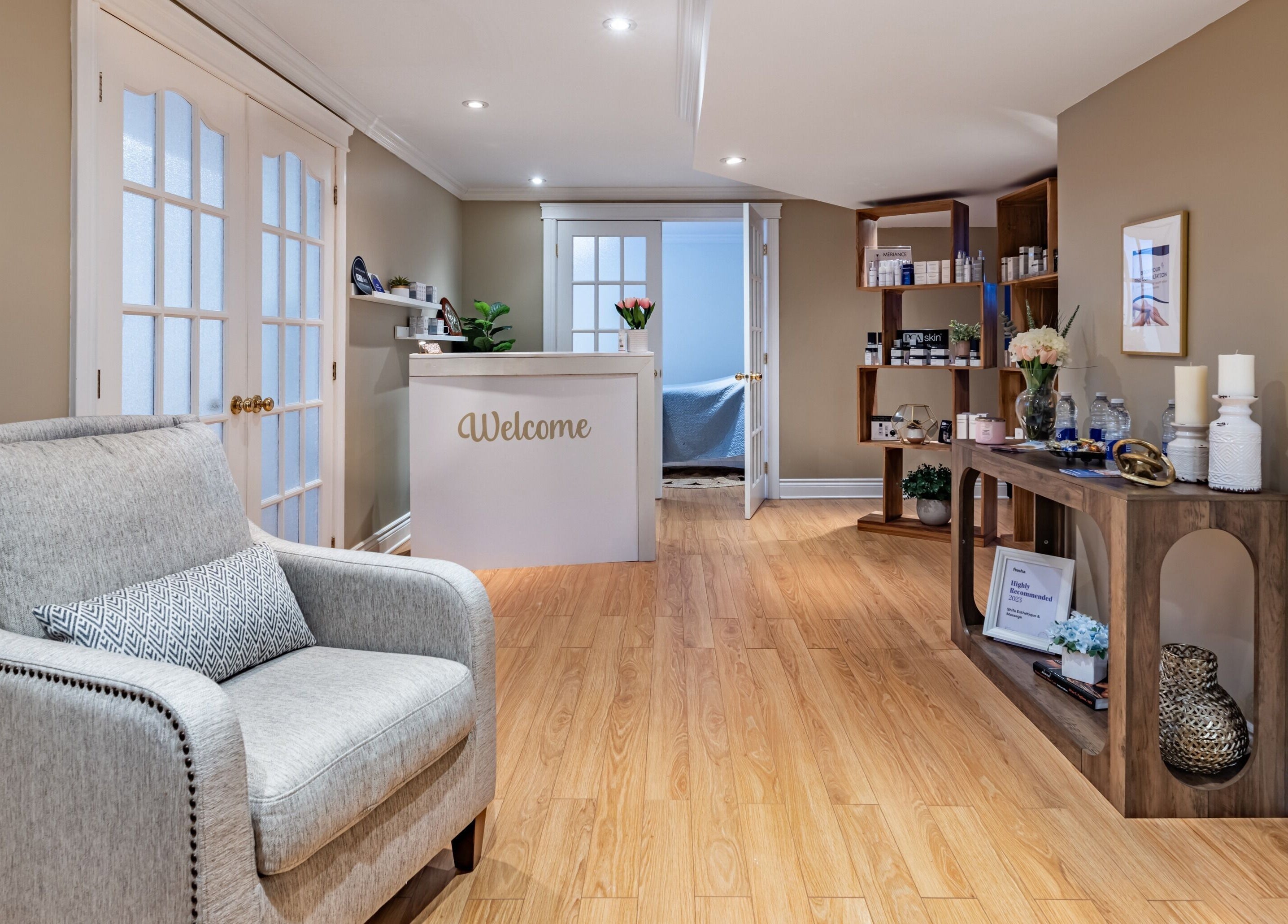 Inviting reception area at Shifa Esthétique and Massage, N.D.D Ile-Perrot, Canada, CA with cozy decor and seating.