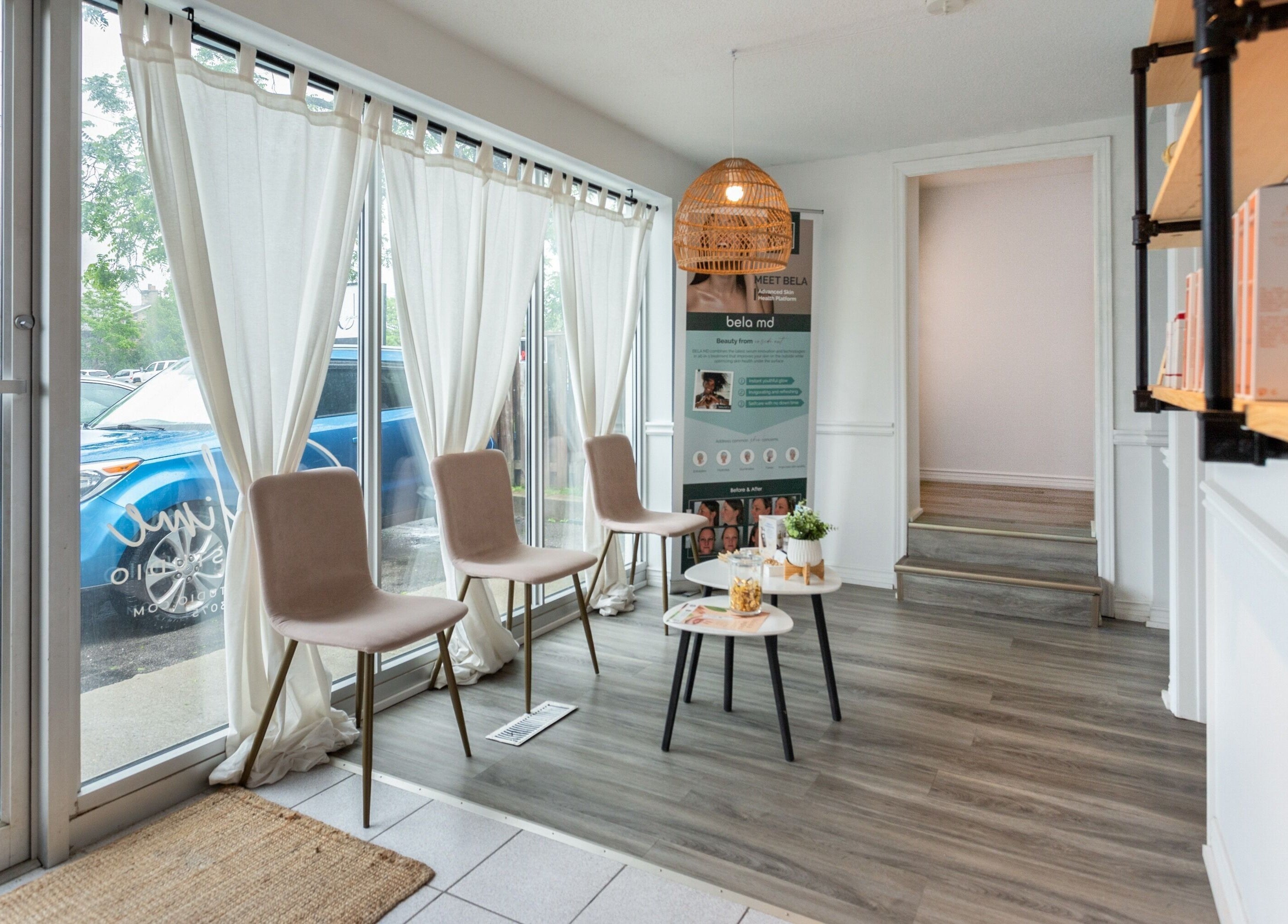 Bright, welcoming waiting area of Derma Luxe laser and skin in Cambridge, Ontario, CA with modern decor and seating.