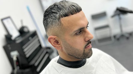 Yau The Barber imaginea 3