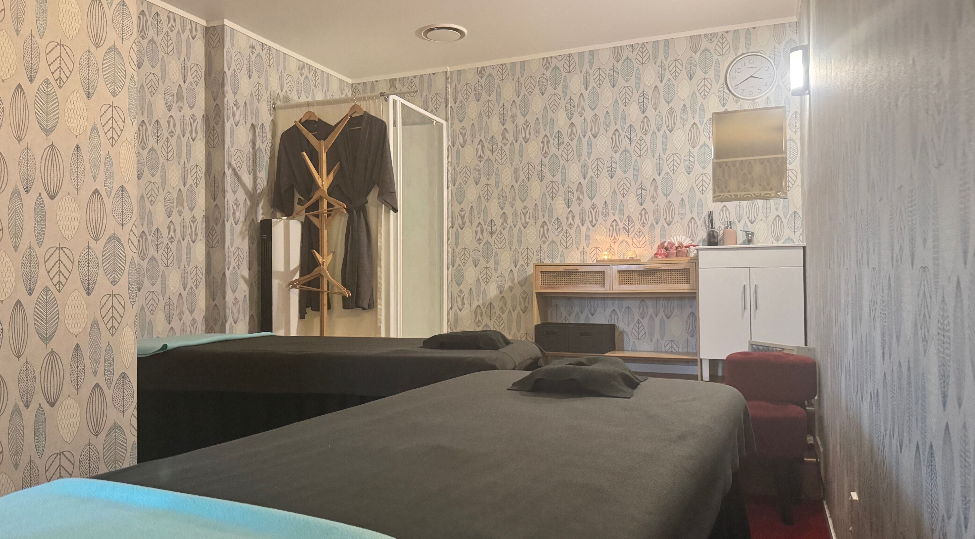 Relaxing massage room at Aroma Massage, Auckland, Auckland, NZ with ambient decor and soothing lighting.