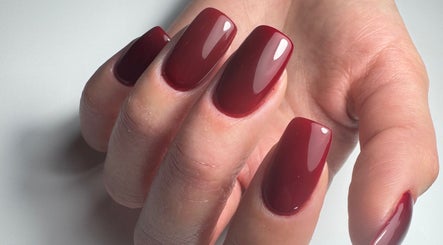 Червен лак на красиви нокти в Bright Nails by Tsvety, София, София-град, BG.