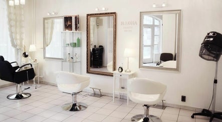 Radha’s Beauty Salon - Eyebrow Threading - Budapest image 3