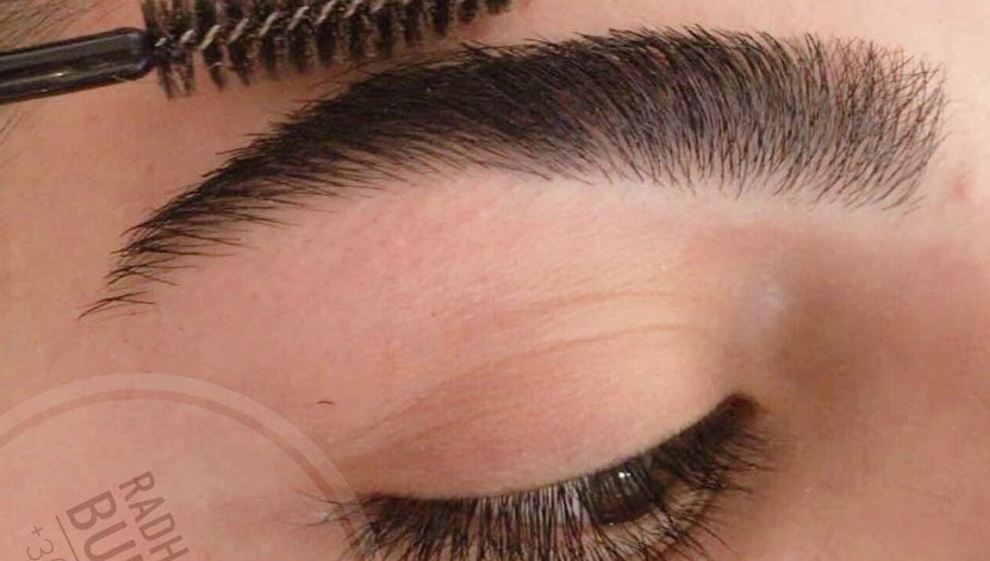 Expert eyebrow grooming at Radha’s Beauty Salon in Budapest, Magyar, HU for flawless arch and precision.