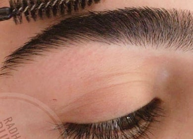 Expert eyebrow grooming at Radha’s Beauty Salon in Budapest, Magyar, HU for flawless arch and precision.