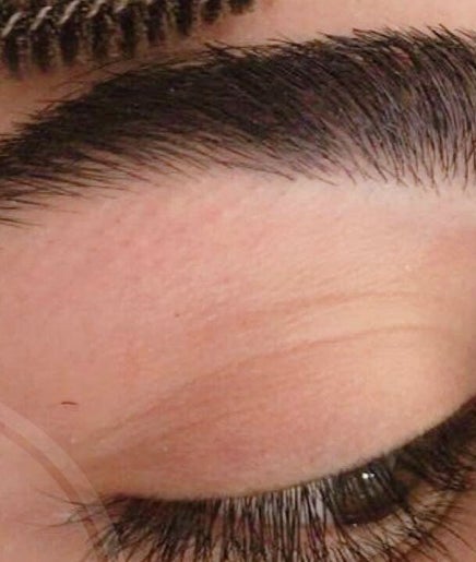 Expert eyebrow grooming at Radha’s Beauty Salon in Budapest, Magyar, HU for flawless arch and precision.