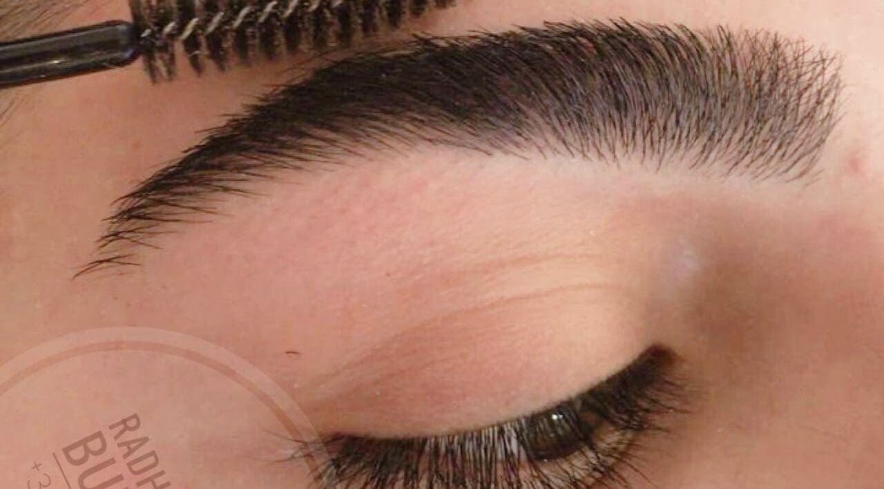 Expert eyebrow grooming at Radha’s Beauty Salon in Budapest, Magyar, HU for flawless arch and precision.