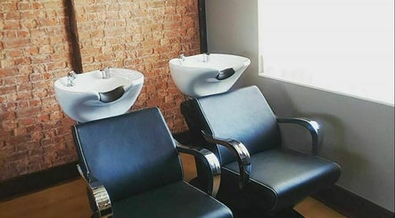 Salon Seventy four image 2