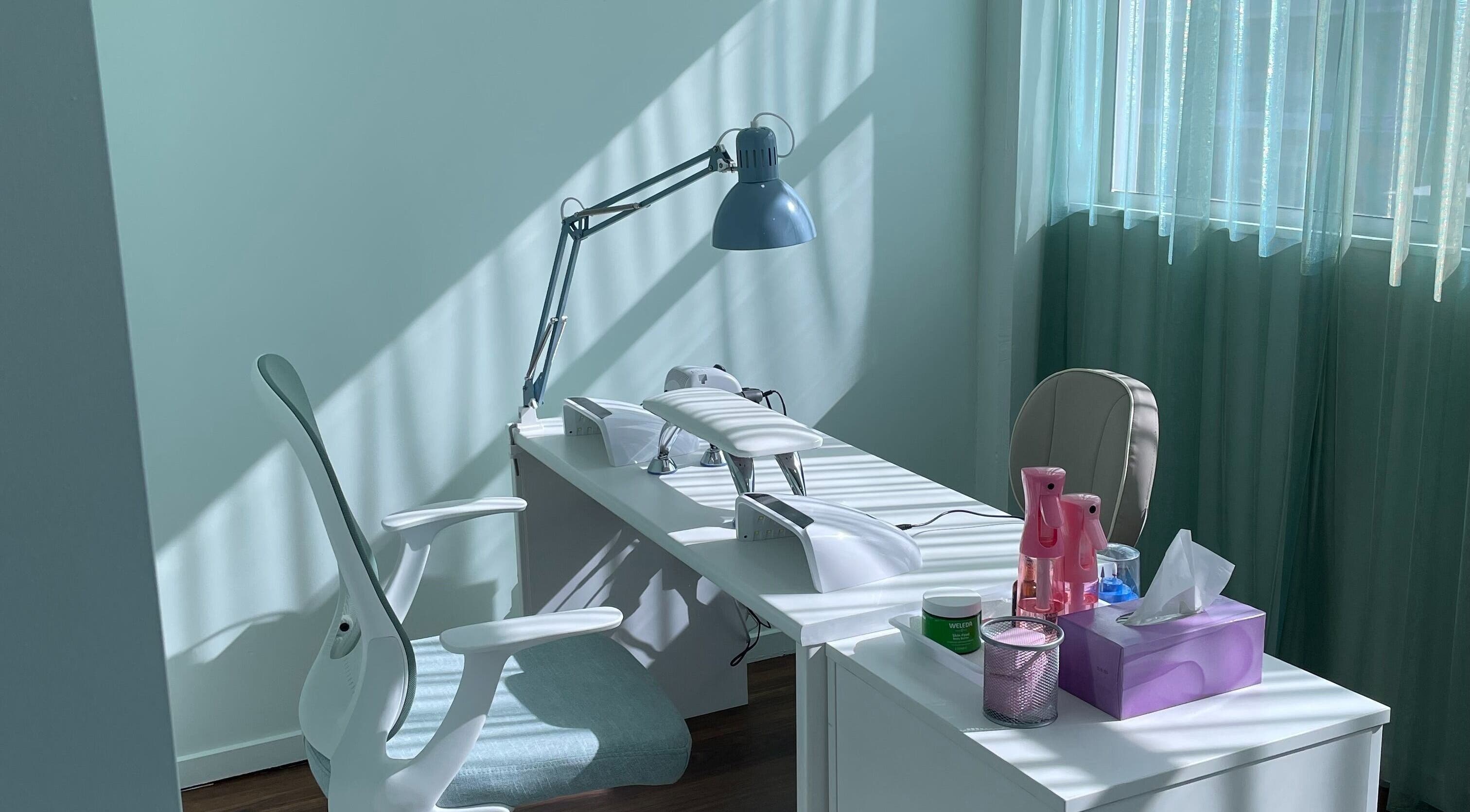 A modern nail station at Smart Nails Studio, Auckland, Auckland, NZ, with chic decor and daylight.