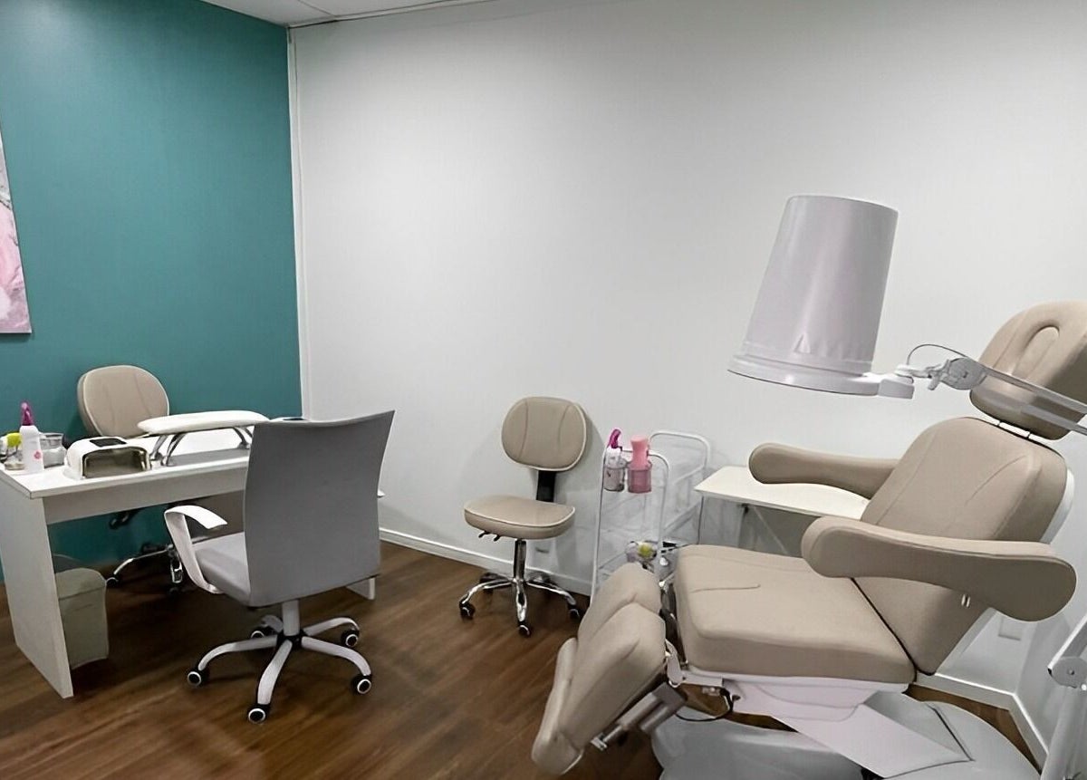 Smart Nails Studio in Auckland offers elegant nail care chairs and decor for clients.