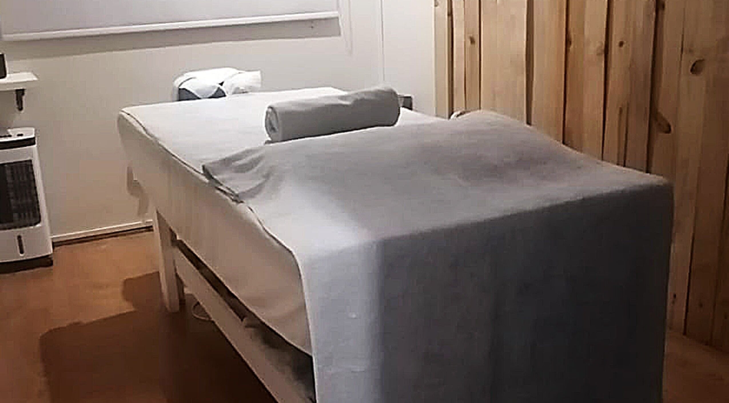 Massage bed in Kahe Hands Wierdapark, Centurion, Gauteng, ZA, inviting relaxation and wellness.