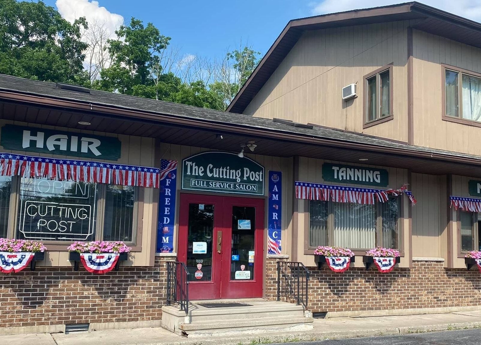 The Cutting Post hair, tanning, and nails salon in Tannersville, Pennsylvania, US with patriotic decorations.