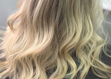 Blonde wavy hairstyle at Kym Bongartz Hair in Edinburgh, Scotland, GB. Perfect for modern elegance.