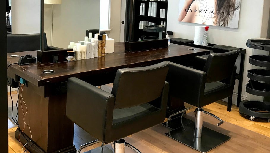 Barry Alan Hair Salon изображение 1