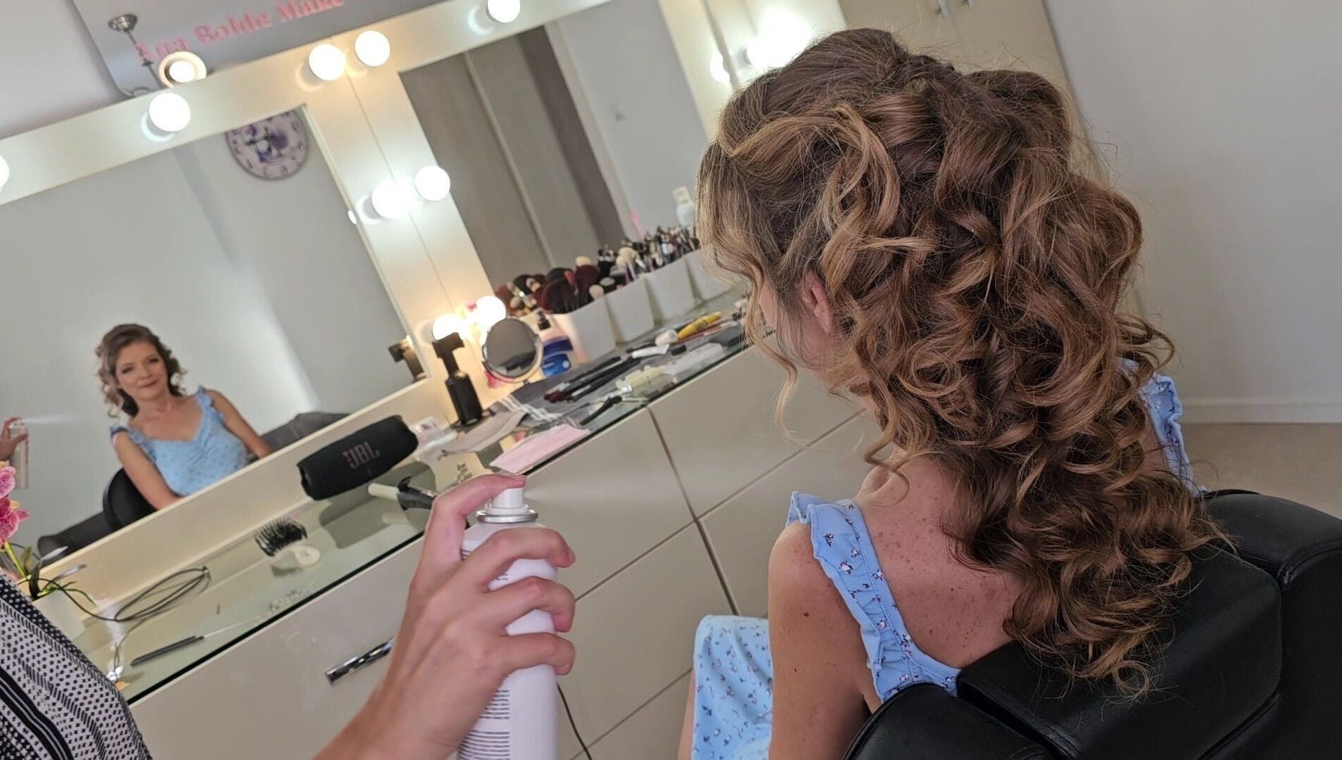 Stilizare păr la Ana Bolde Beauty Studio în Timișoara, Județul Timiș, RO.