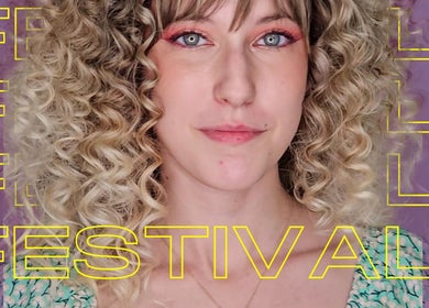 Coafură festivă la Ana Bolde Beauty Studio din Timișoara, Județul Timiș, RO. Buclele sunt glamour și elegante.