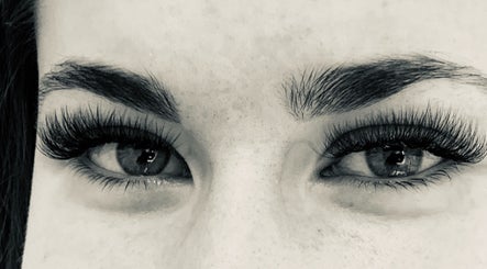 The Glamorous Lash image 3